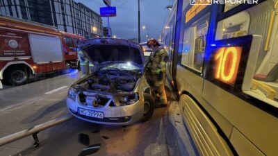 Varsova da tramvay ve otomobil carpisti motornic i yaralandi trafik aksadi 56201