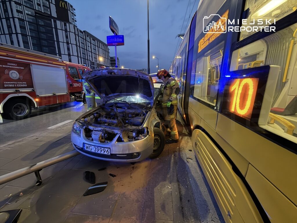 varsova da tramvay ve otomobil carpisti motornic i yaralandi trafik aksadi 56201