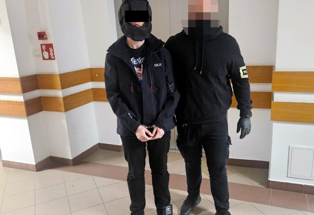 Varsova da tramvayda bicakli saldiri supheli tutuklandi 53241