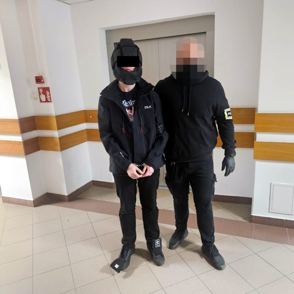 varsova da tramvayda bicakli saldiri supheli tutuklandi 53241