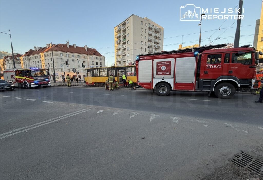 Varsova da trolleybus yaya carpti 36 yasindaki adam kritik halde hastaneye kaldirildi 50875