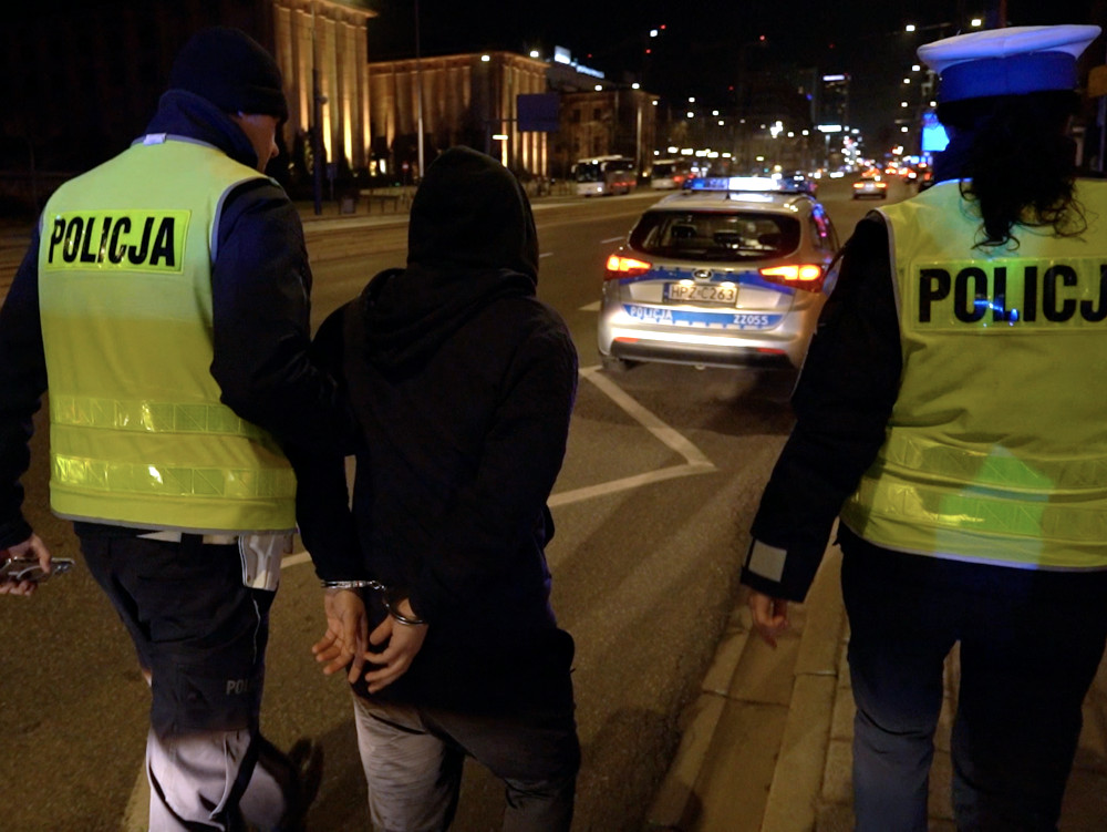 varsova da yabanci suruculere yonelik denetimde 18 gozalti ve cok sayida i hlal 53958
