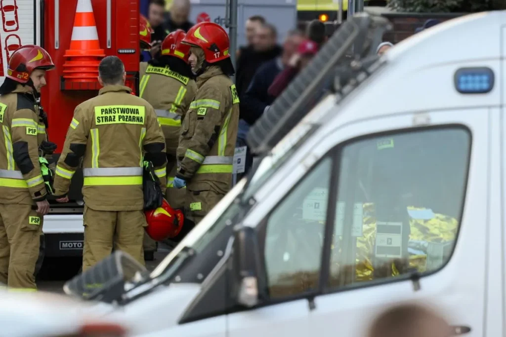 varsova da yanginda dort kisi hayatini kaybetti 53778