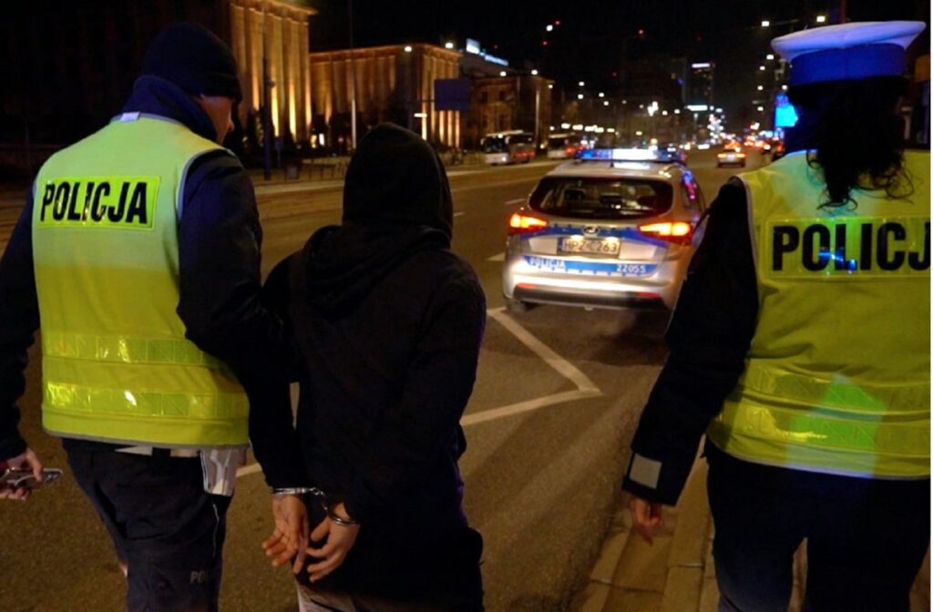 varsova da yolcu tasimaciligi denetimleri 952 yabanci surucu kontrol edildi 18 gozalti 54119