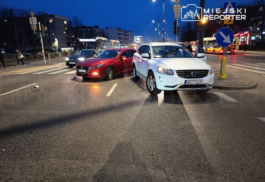 Varşova'da zincirleme kaza: otobüs ve 4 araç karıştı, yaralanan yok 1 Varsova da zincirleme kaza otobus ve 4 arac karisti yaralanan yok 55353