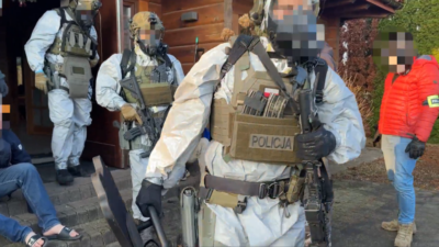 Varşova polisi, futbol taraftarlarına uyuşturucu sağlayan laboratuvarı çözdü 3 Varsova polisi futbol taraftarlarina uyusturucu saglayan laboratuvari cozdu 53671