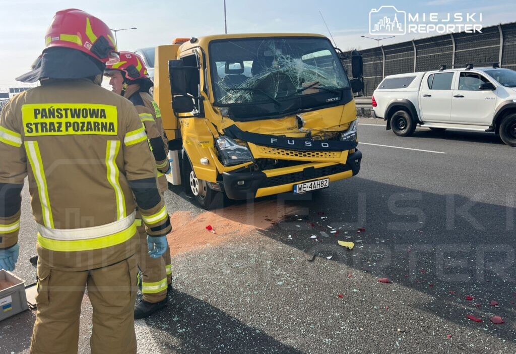 Varsova ya giden s8 otoyolunda zincirleme kaza trafik aksadi 54826