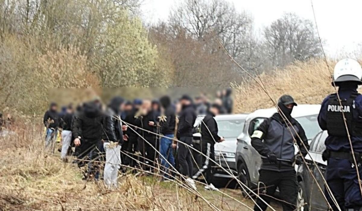 Wrocław yakınlarında şüpheli toplanma: polis taraftar çatışmasını önledi 1 Wroc aw yakinlarinda supheli toplanma polis taraftar catismasini onledi 53280
