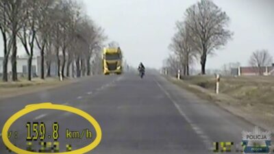 Yeni trafik kurallarinin i lk cezasi p ock ta 159 km h hizla giden motosikletli ehliyetini uc ay kaybetti 51347