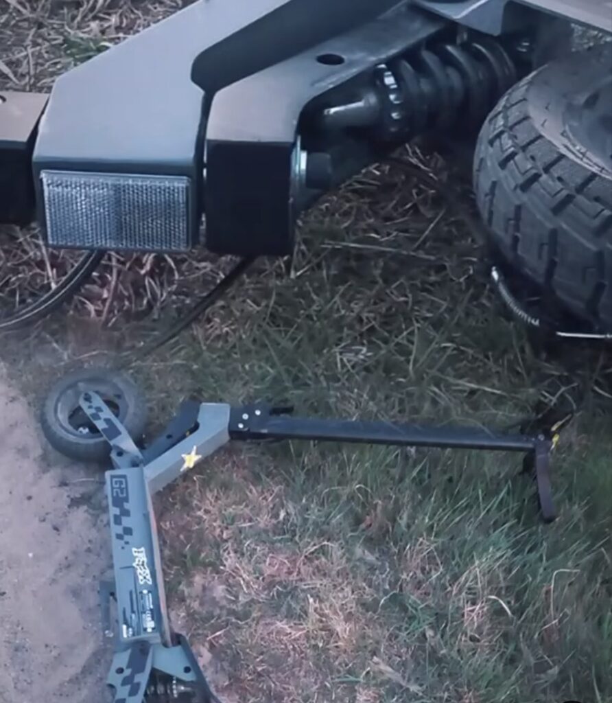 10 yasindaki cocuk elektrikli scooter kazasinda agir yaralandi 65553