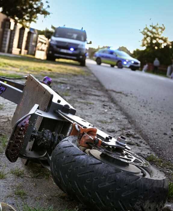 11 yasindaki elektrikli scooter surucusu agir yaralandi 62655