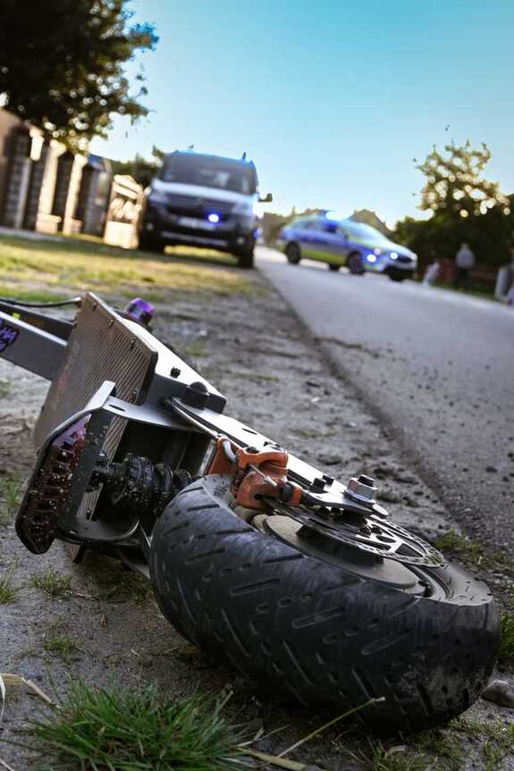 11 yasindaki elektrikli scooter surucusu agir yaralandi 62655