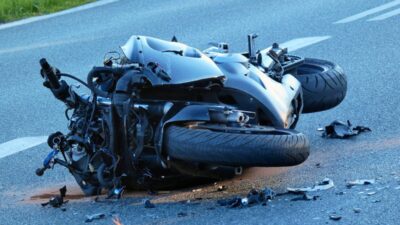 14 yasindaki surucu kazasinda 13 yasindaki yolcu yaralandi polisiye sorusturma baslatildi 62733