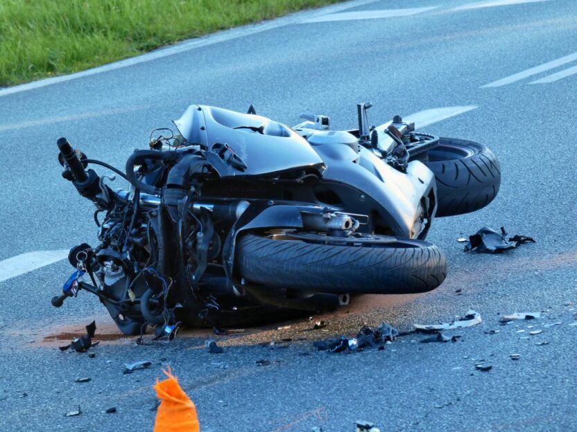 14 yasindaki surucu kazasinda 13 yasindaki yolcu yaralandi polisiye sorusturma baslatildi 62733