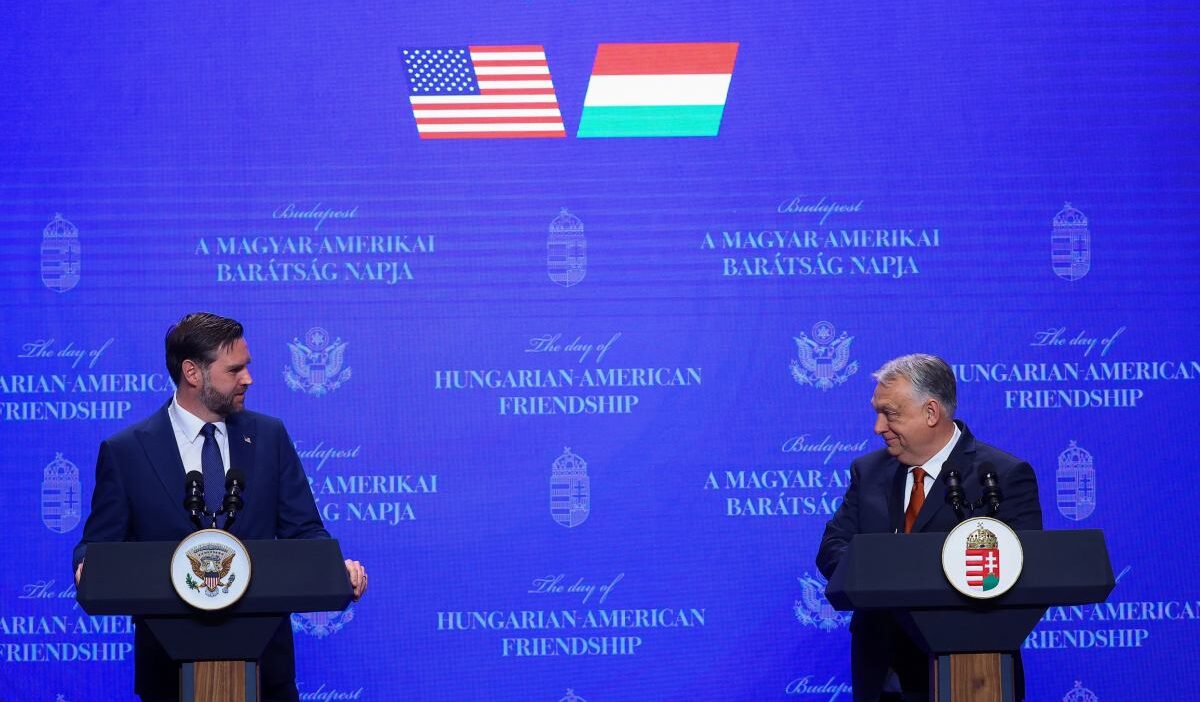 Abd li yetkili vance macaristan basbakani orb n ile bulustu secim destegi verdi 59415