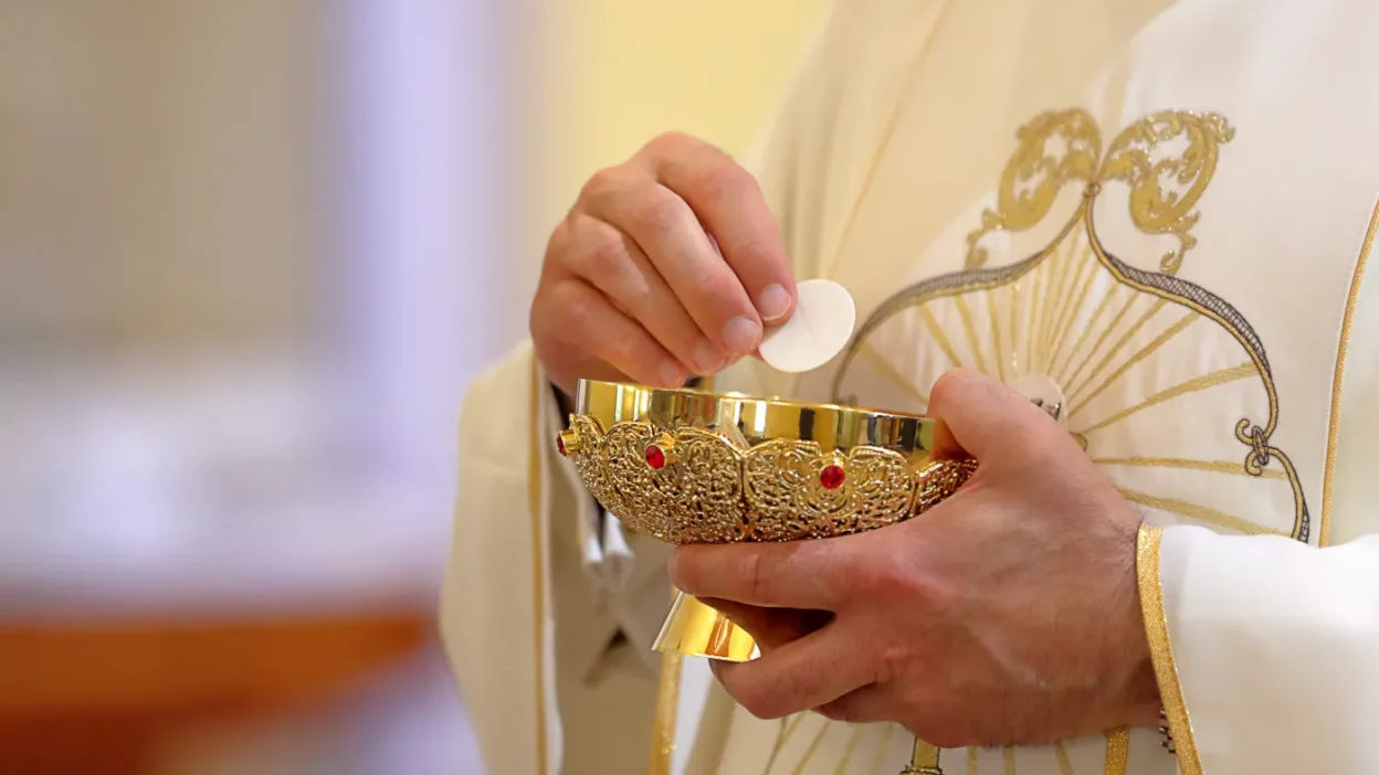 Alkol bagimliligiyla mucadele eden ruhaniyat mensuplari ve ayinlerde kullanilan sarap alternatifi 62032