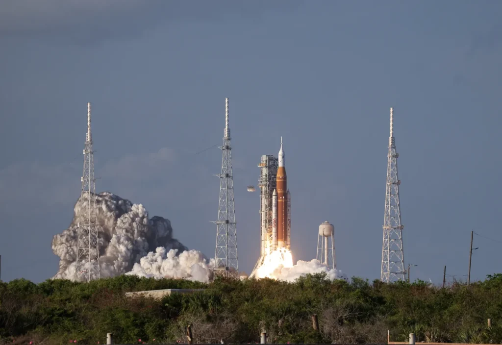 artemis ii gorevi firlatildi i nsanlik 53 yil sonra ay yorungesine donuyor 57963