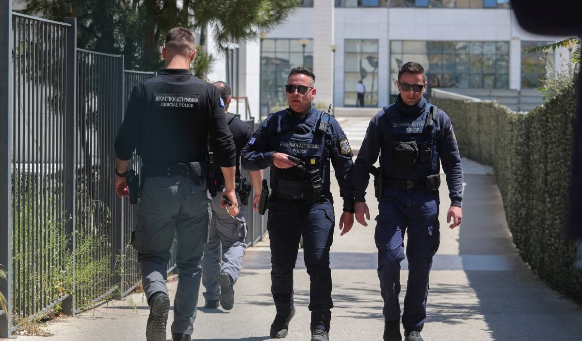 Atina da 89 yasindaki sahis silahli saldiri duzenledi birden fazla yarali 67138