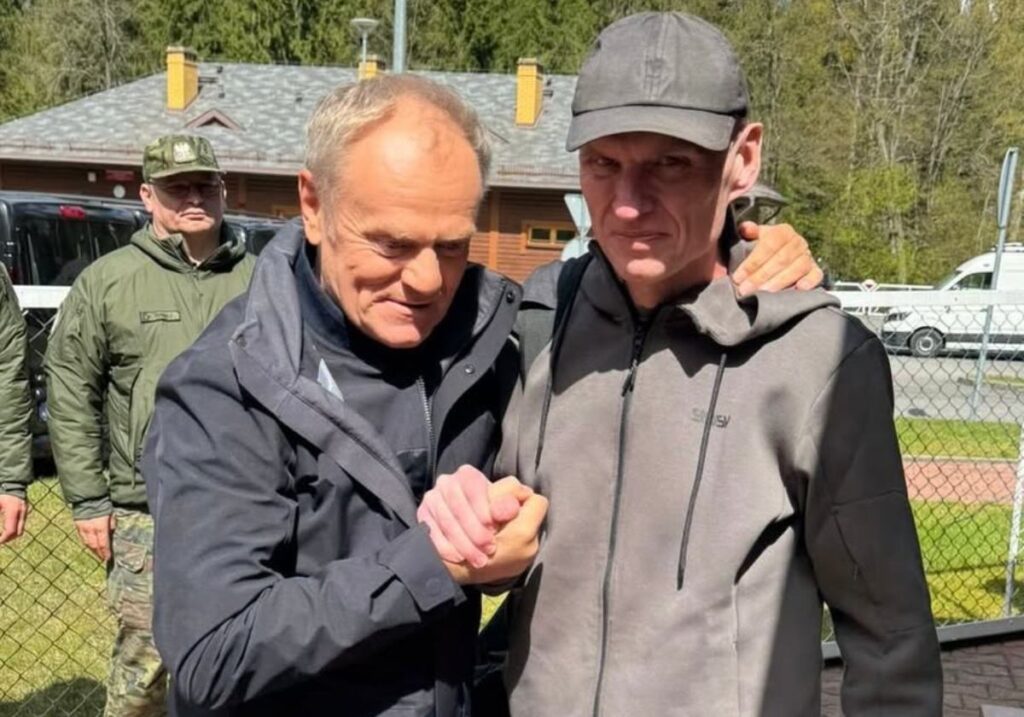 belarus ta 8 yil hapis yatan polonyali gazeteci poczobut serbest birakildi 67215