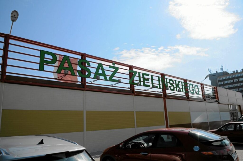 bmw nin galerideki kazasi surucu hastaneye kaldirildi 62532