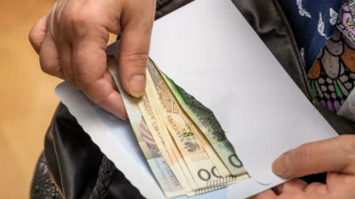 Ebeveynlere destek yetiskin cocuklarin anne baba i htiyaclarini karsilama yukumlulugu 63993