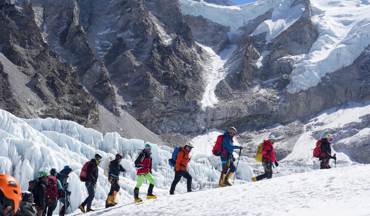 Everest te buzul engeli ve kurtarma dolandiriciligi i ddialari 65782