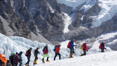 Everest te buzul engeli ve kurtarma dolandiriciligi i ddialari 65782