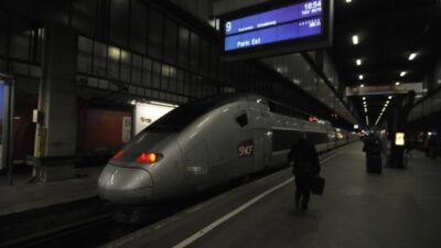 Fransa da tren kazasi makinist hayatini kaybetti 27 yarali 59295