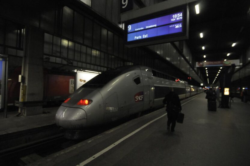 Fransa da tren kazasi makinist hayatini kaybetti 27 yarali 59295