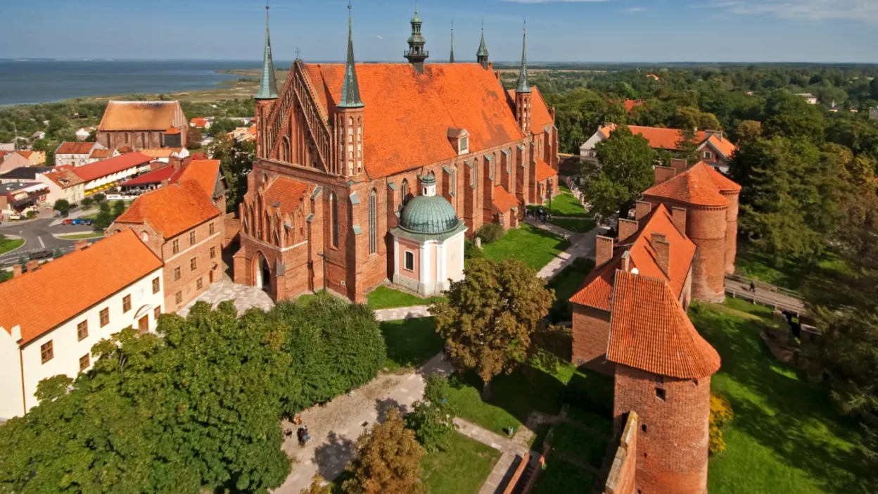 Frombork katedrali nde benzersiz arkeolojik kesifler i pek ortuler ve deri kadehler 63999