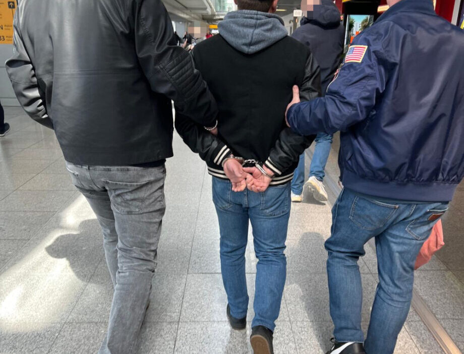 Hollanda kacis girisimi havaalaninda sonuclandi dolandiricilik sabikali sahis gozaltina alindi 62356