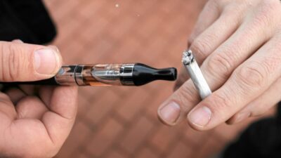 I ngiltere de genc nesle sigara yasagi getiren yasa kabul edildi 64186