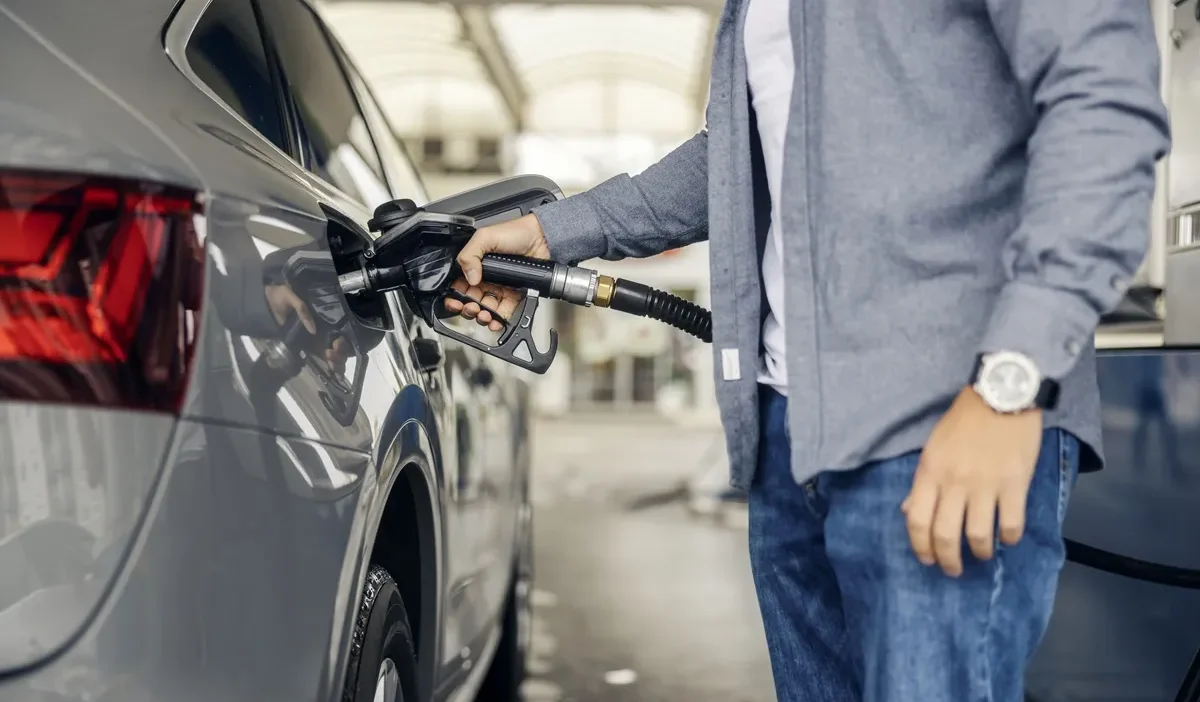 I ngiltere de yakit hirsizliklari yuksek akaryakit fiyatlari nedeniyle artista 64096