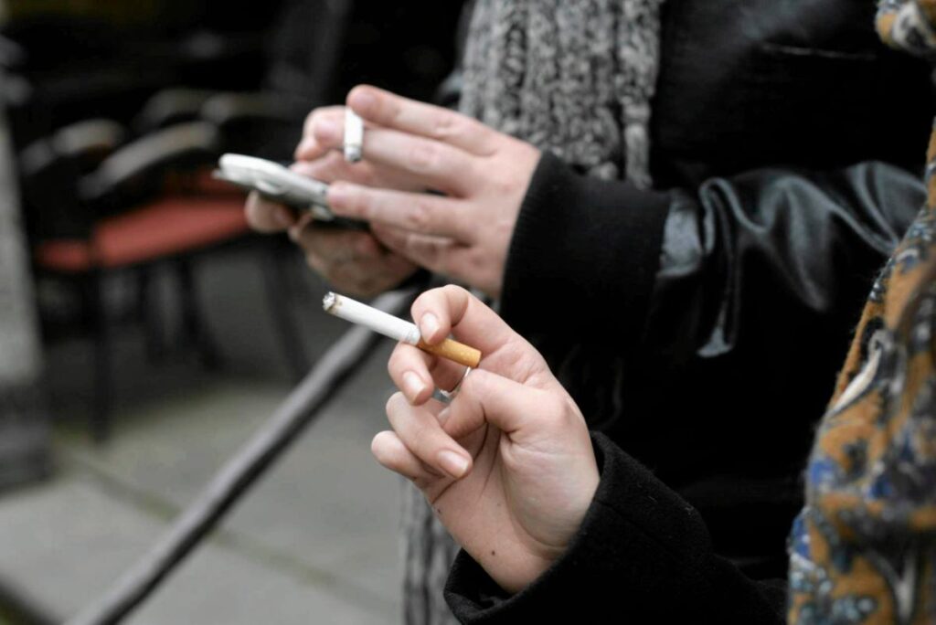 i ngiltere de yeni nesil sigara yasasi dogum tarihine gore satis yasagi ve polonya daki tepkiler 66873