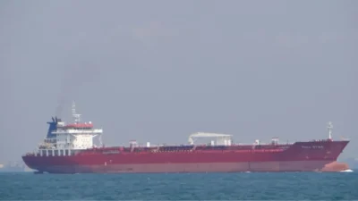 I ran baglantili tankerler hormuz bogazi ndan gecmeye devam ediyor abd ambargosu etkisiz mi 61721