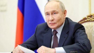 I ran disisleri bakani aragci putin ile gorusmek uzere st petersburg a gitti 66635