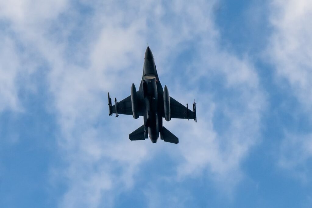 i ran hava sahasinda abd ucagi dusuruldu arama kurtarma calismalari devam ediyor 58616