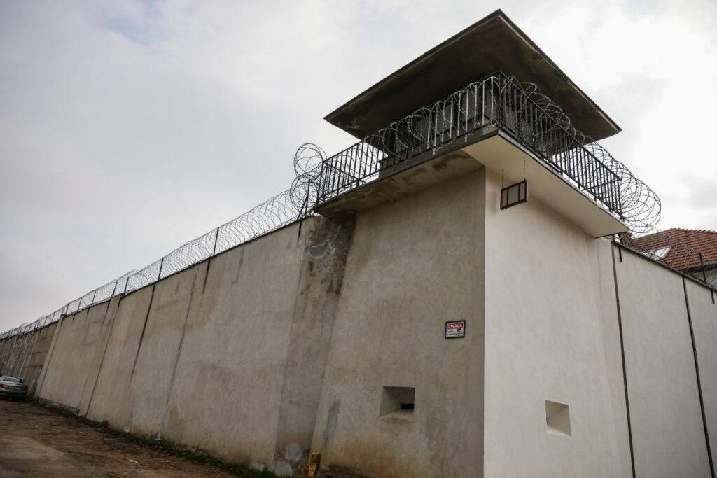 i ranli nobel baris odulu sahibi narges mohammadi nin hayati tehlikede 57549