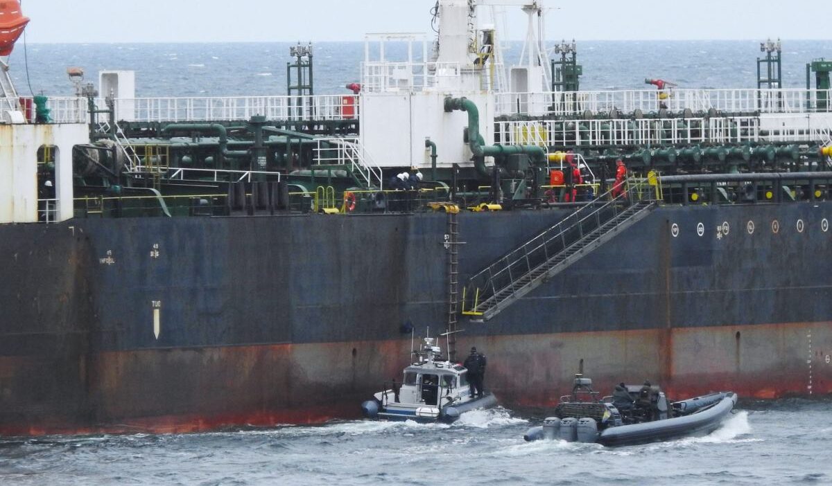 İsveç kıyılarında petrol sızıntısı: tanker flora1 i̇ncelemeye alındı 1 I svec kiyilarinda petrol sizintisi tanker flora1 i ncelemeye alindi 58413