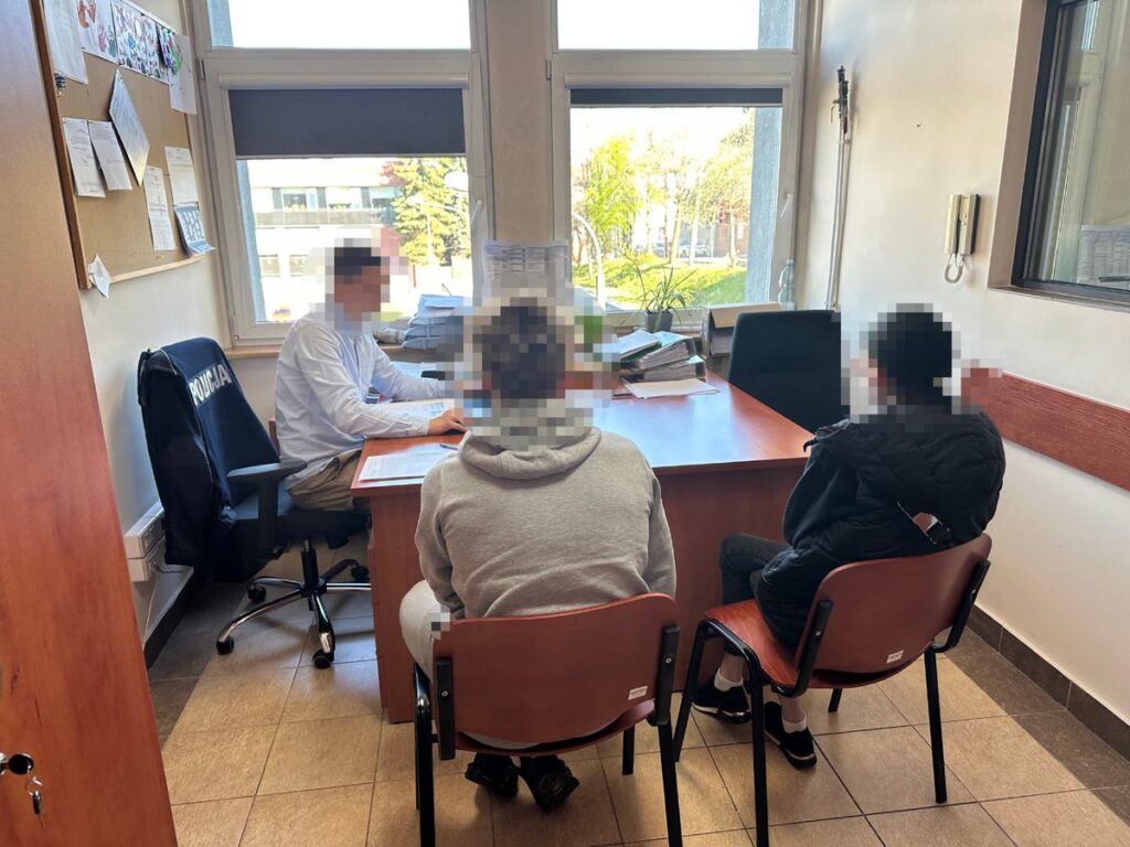 jaworzna da bisikletli aileye saldiri gks katowice taraftarlarindan hirsizlik ve yaralama 67180