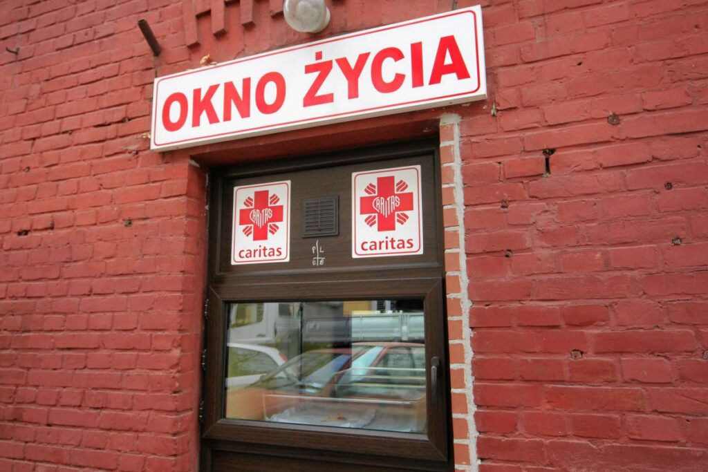 kartuz da bebek penceresinde terk edildi sorusturma baslatildi 60849