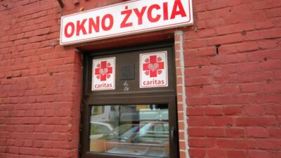 Kartuz'da bebek penceresinde terk edildi, soruşturma başlatıldı 3 Kartuz da bebek penceresinde terk edildi sorusturma baslatildi 60849