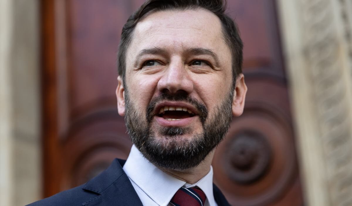 Krak w da referandum karari baskan miszalski gorevde kalmak i cin secmenleri evde kalmaya cagirdi 59349