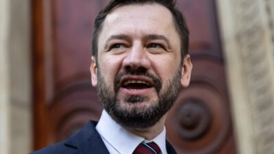 Krak w da referandum karari baskan miszalski gorevde kalmak i cin secmenleri evde kalmaya cagirdi 59349