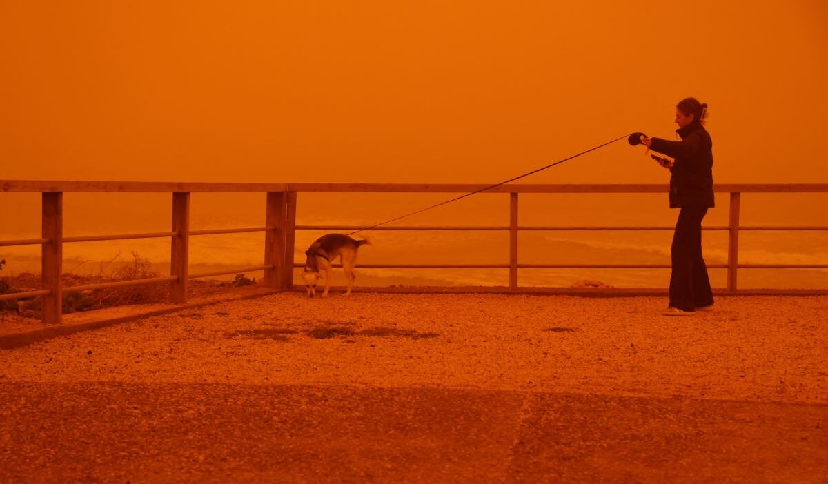 Kreta da afrika kirmizisi tozu seviyesi tehlike canlari caldiriyor saglik degerlerinin 70 kat uzerinde 58180