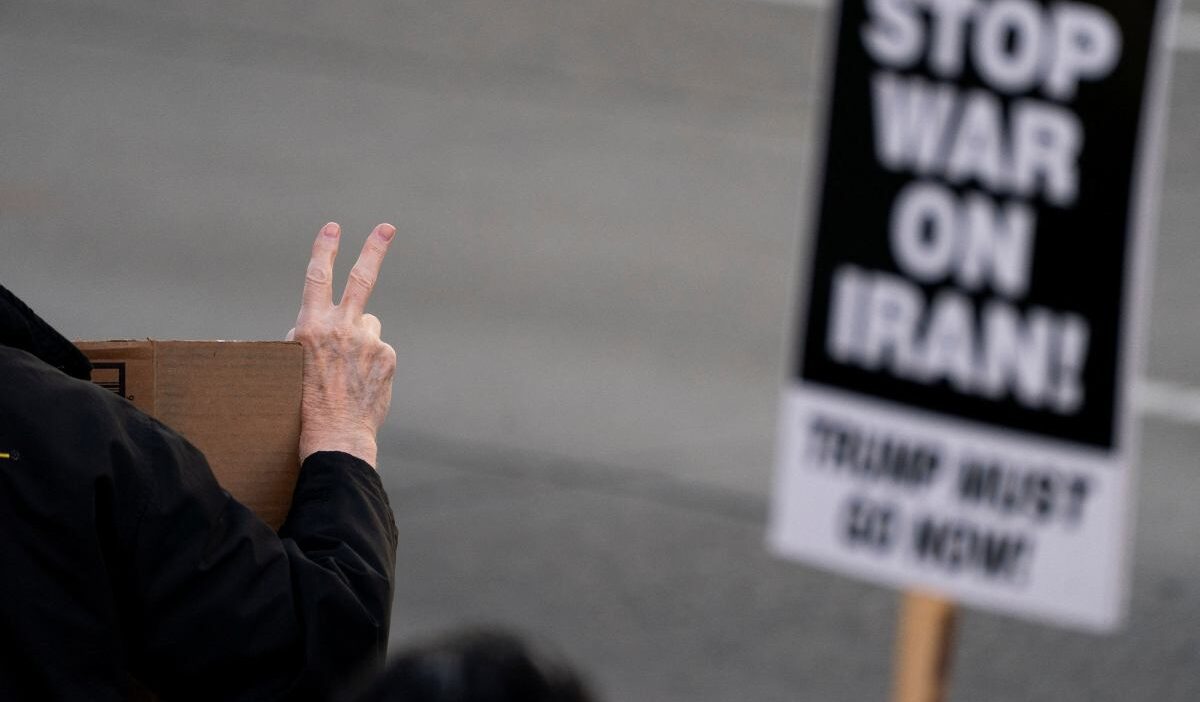 Kuveyt ten i ran a saldiri uyarilari petrol tesisleri hedef alindi 59795