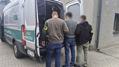 Litvanya vatandasi belgesiz yabancilari avrupa ya kacirmaya calisirken yakalandi 58089