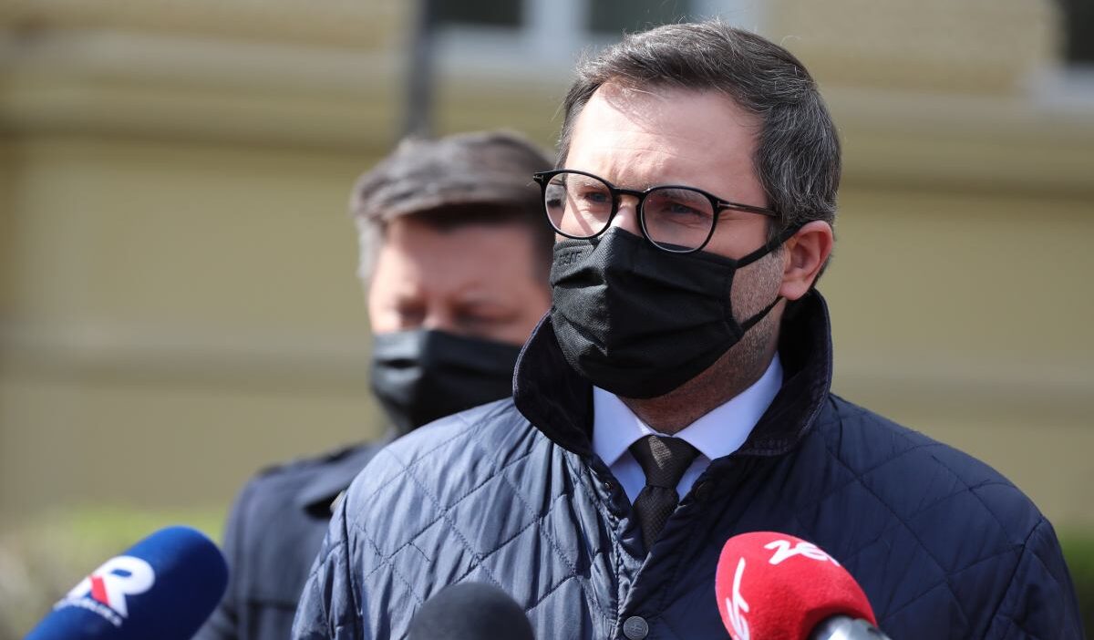 Londra'da kuczmierowski i̇adesi süreci yeni bir erteleme ile karşılaştı 1 Londra da kuczmierowski i adesi sureci yeni bir erteleme ile karsilasti 61256