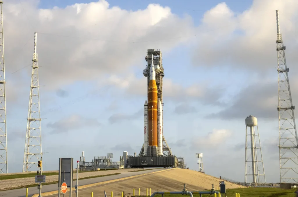 nasa 53 yil sonra i nsanla ay yorungesine donusuyor 57499