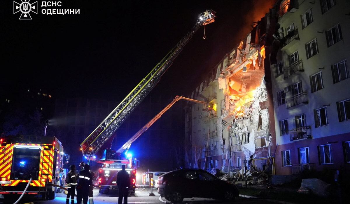 Odessa ya rus hava saldirisinda cocuk da aralarinda en az uc kisi hayatini kaybetti 59048